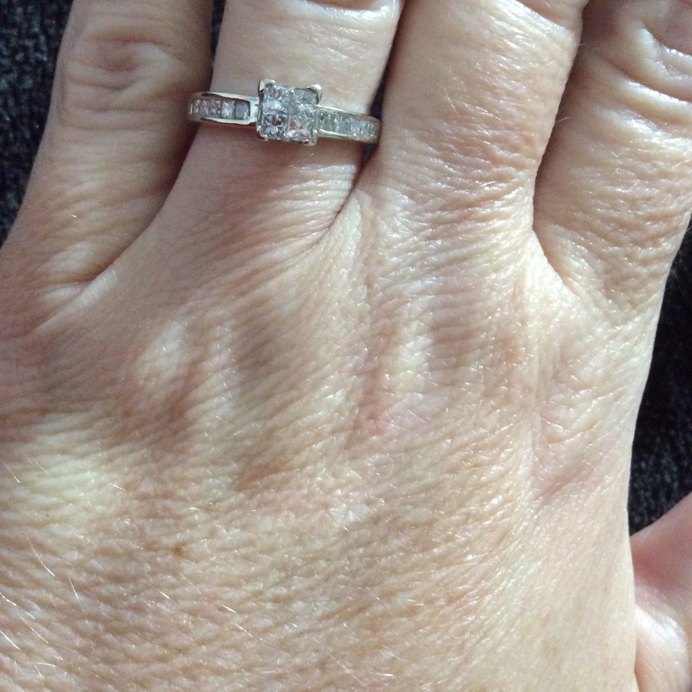 💍14k White Gold 💍 Diamond Ring ...Offer thru ⏺ - Picture 3 of 7